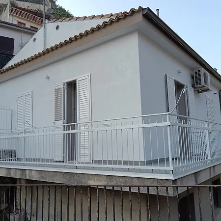 La Casetta Bianca בית נופש מודיקה