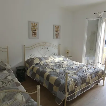 La Casetta Bianca בית נופש מודיקה